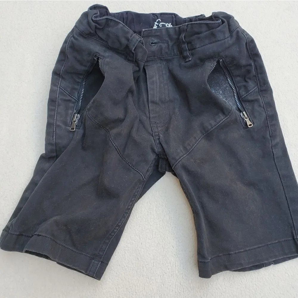Bundle of 2 short sleeve shirts and 1 pair of shorts Size 6